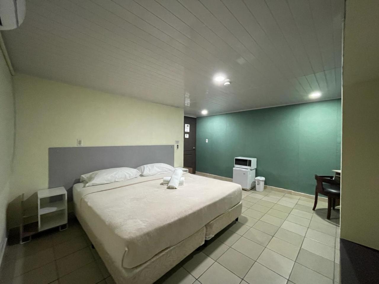 Hostal El Prado Panama City Ngoại thất bức ảnh