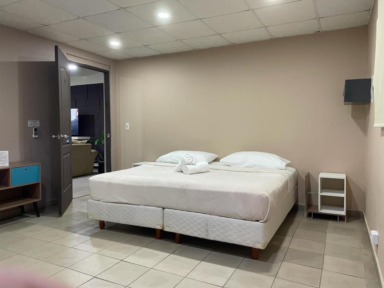 Hostal El Prado Panama City Ngoại thất bức ảnh