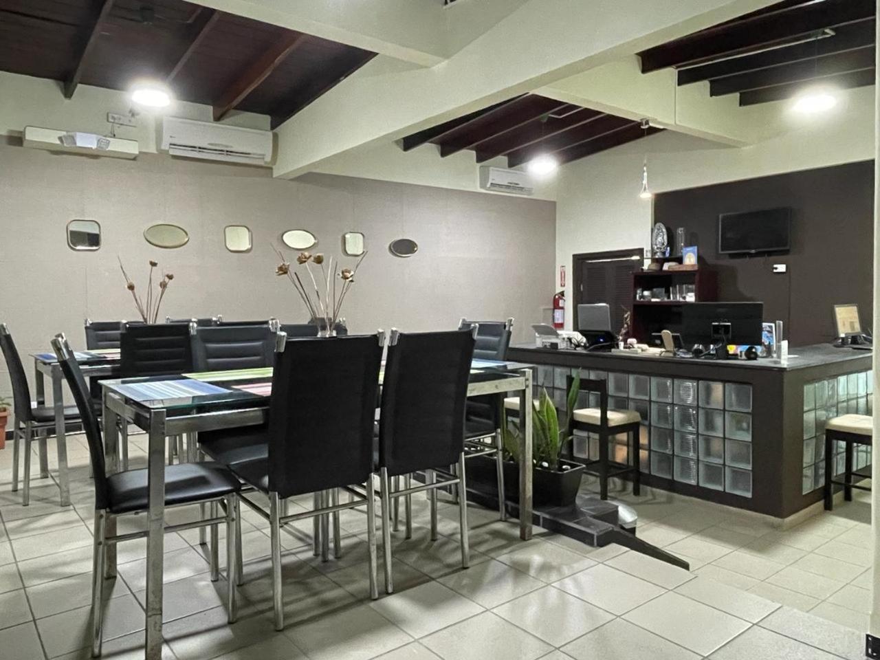 Hostal El Prado Panama City Ngoại thất bức ảnh