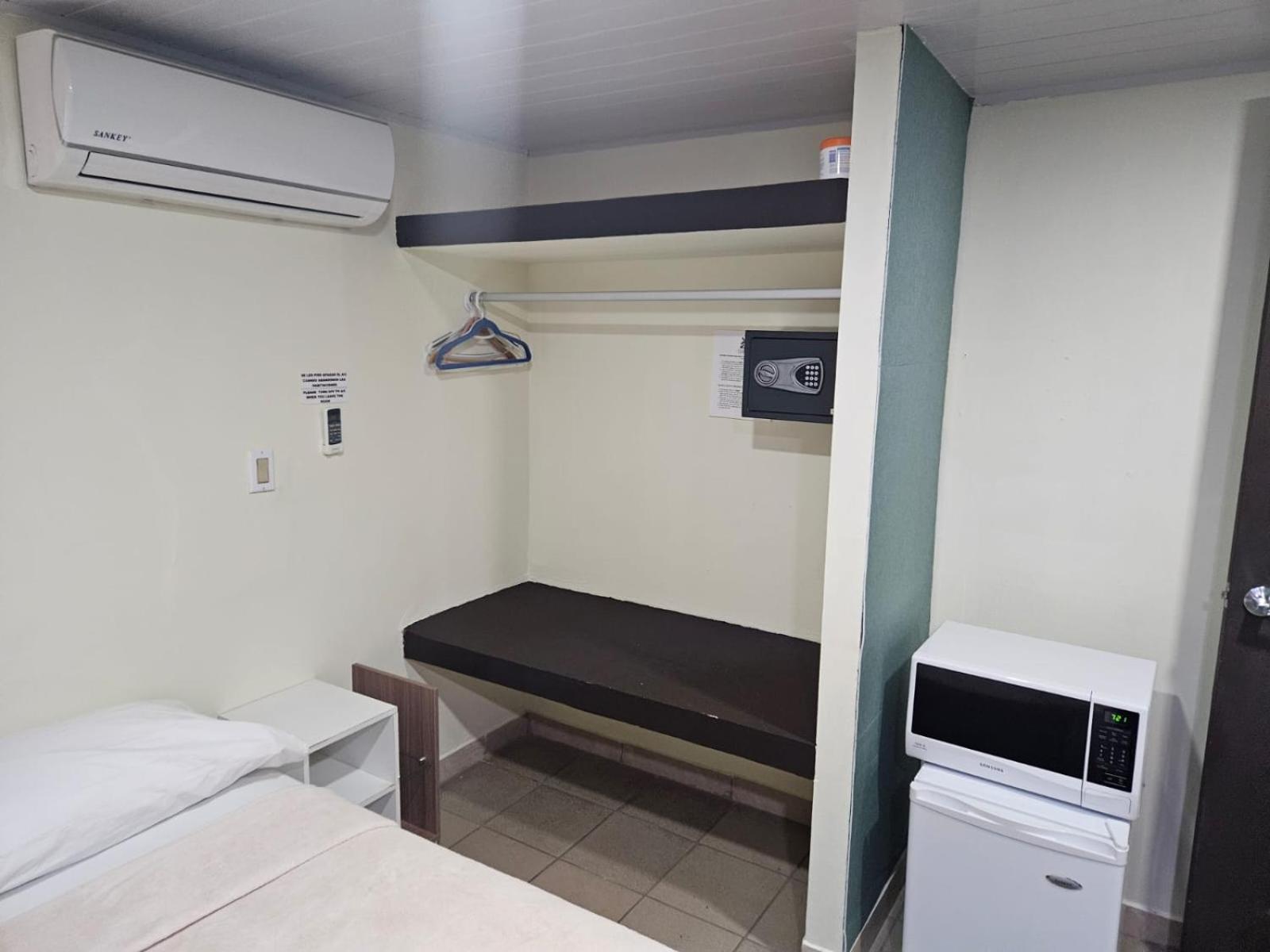 Hostal El Prado Panama City Ngoại thất bức ảnh